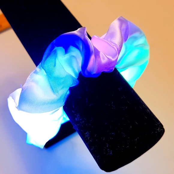 Fun white Glowing and Blinking Hair Scrunchie NWOT - Picture 3 of 5